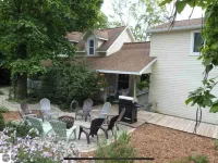 Cozy Large House, Big Porch, Fire Pit, Live Music Brewery, Heart of Lake Ann!
