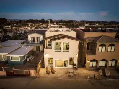 Strandcastle Beach House 2.0 - Oceanfront! - You're right on the sand! Hotels near Rutiz Family Farms