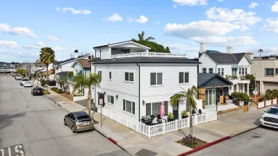 Newport Beach 1 bedroom, 1 bath + Sleeper Sofa Bed - Home/Beach/Garage/Patio Hotels near Newport Beach