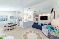 The Swell 2 BR Cottage with Parking 1 mile from Beaches