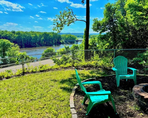 Eagles Nest- River View Cabin Hotels in Freeman