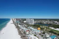 Beach Condo & Pool Relaxing Getaway! Short Stride to Sandy Beach's. Unit 8