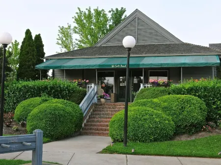 Near Beach, 2 Free Beach Passes, Stairlift, Indoor/Outdoor Pools, Golf, Tennis