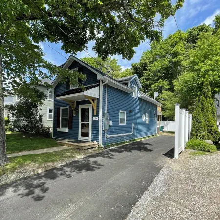 DT Bar Harbor,2 King Beds & Decks, Parks 3 Small Cars, Town Pickleball Ct @ Back