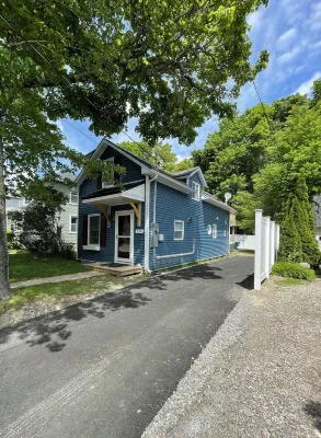 DT Bar Harbor,2 King Beds & Decks, Parks 3 Small Cars, Town Pickleball Ct @ Back Hotels near George B. Dorr Museum of Natural History