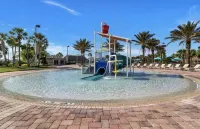 Cozy and modern townhome with private pool near theme parks