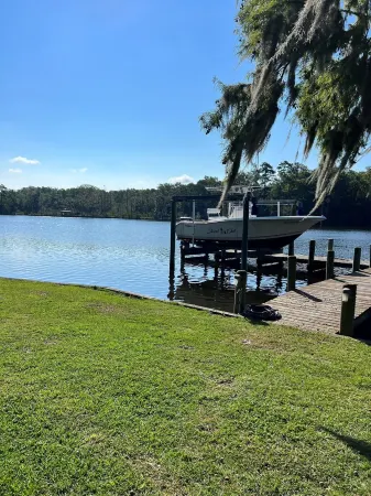 Charming 2-bedroom house with full access to Cotton Patch Landing Marina!