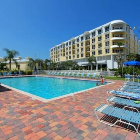 Drift Inn B, Heated Pool, Beach and Amenities, 2-3 min walk