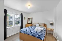 Luxury Downtown Retreat - Prime Spot - Sleeps 6