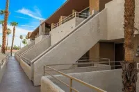 Cute & cozy 1 bd condo, 1 block to downtown w/pool