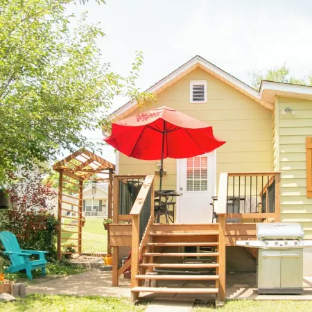 Cozy Little House Blocks from the Park & Fair Grounds.