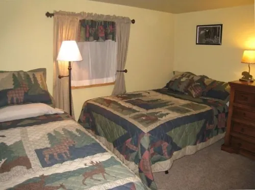 Cozy Cabin a Minute from Yellowstone.. Book Now for Your Winter Wonderland Stay!