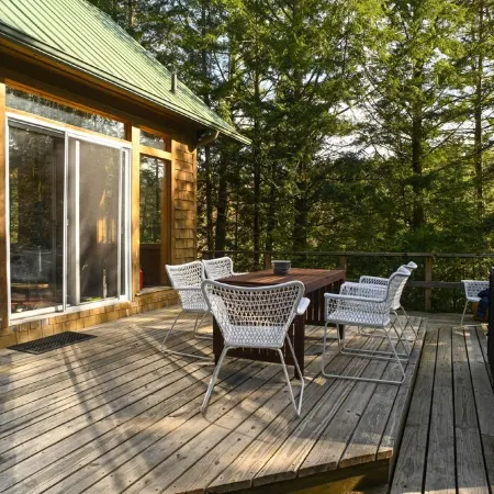 Beautiful Cedar Chalet Overlooking Jay Branch