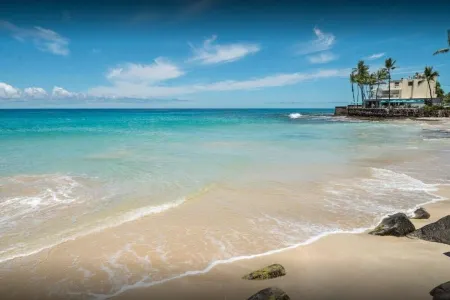 Ocean Views/Mountain Views!! HUGE LANAI Directly across the road from the BEACH!