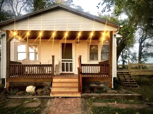 Cozy Country Cottage is family friendly, small taste of country close to town.