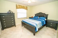 Paradise Waterfront Resort! PoolSpa with Swim-up Bar, Dock, Kayaks, Pets Welcome