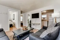 Beautiful 2 bdrm, 1 Bath 4 blocks from The U of O,
