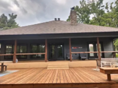 Lake House Gem: Cozy Waterfront Escape