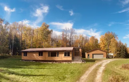 Cozy Cabin located directly on the ORV trail. Peace & seclusion.