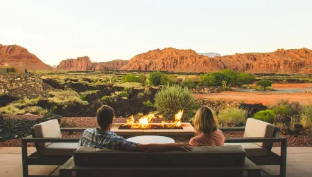 Stunning Snow Canyon Views from this Private Location in High End Community Отели в г. Айвинс