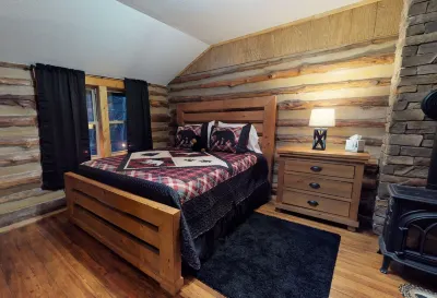 Cozy Log Cabin in the Heart of Smoke Hole Canyon Overlooking South Branch River. Hotels near Seneca Rocks Discovery Center