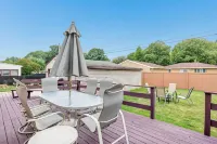 Cozy Home Steps from Lambeau Field: Charming Retreat in the Heart of Green Bay