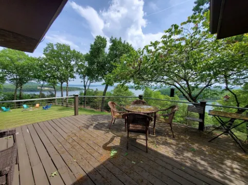 Lands End-Lakefront - Lakefront Huge Lake View On Private 8+ acres.