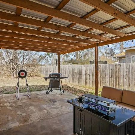 Stay Local - Gameroom near Amphitheater and Baseball