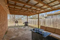 Stay Local - Gameroom near Amphitheater and Baseball