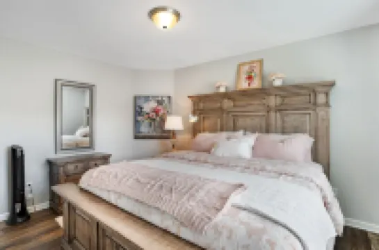 Large luxe home with gorgeous outdoor spaces and hot tub