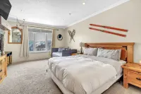 Cozy Private King Suite with Unbeatable Amenities and View in Cedar Breaks Lodge