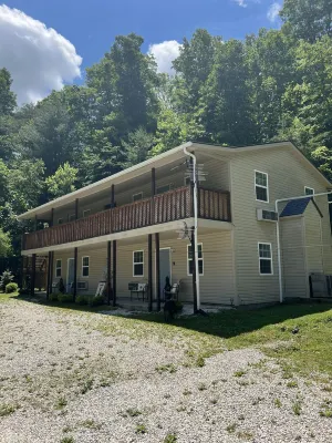 Beautiful 4 unit lodge w/ Hot tub, WiFi, fire pits &  pavilion area with grills