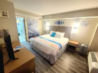 Ocean Front King Suite at Landmark Myrtle Beach - Heated Pools