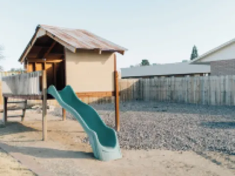 Pet & Family Friendly 3 Bedroom Home in Heart of Thatcher 撒切酒店