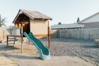 Pet & Family Friendly 3 Bedroom Home in Heart of Thatcher Hoteles en Thatcher