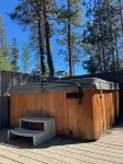 NEW LISTING! UPDATED 3 SUITES & AC! HOT-TUB, SHARC, FORT ROCK, BIKES, DOG OK.