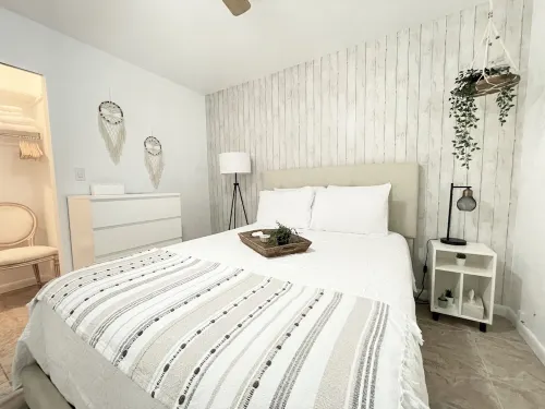 Bon Voyage - Cozy 2 - bedroom residential home 네이플스 호텔