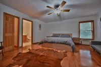 Indoor Pool/Hottubgameroom/Ski Resorts4Br #1 Community in the Heart of Poconos