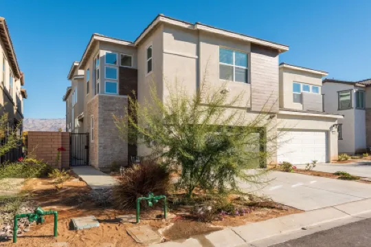 Lakefront Luxury Stay in Indio California w/ Pool