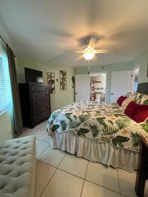 Cozy 1-bedroom condo with AC, WiFi, and Pool in Daytona Beach Shores, Florida.