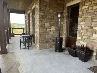 Private Hilltop Hideaway w/ resort pool & Outdoor Living