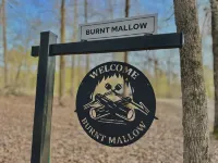 BURNT MALLOW - Couples Cabin - Minutes from Hochatown - Hot Tub - Pet Friendly