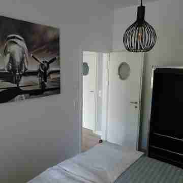 Schöne, Neue Ferienwohnung, Familienfreundlich in Zentrums- und Schlossparknähe Rooms