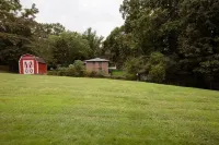 Private Brick Ranch with 2 King and 2 Queen Beds