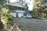 GULF ACCESS  home w/ dockage, private yard & 2 min walk to eat and stores!