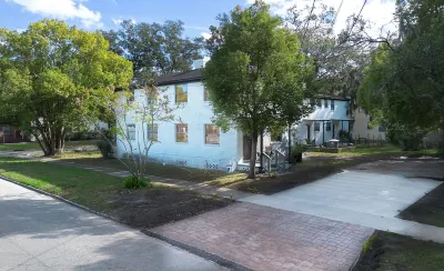 Newly remodeled house in San Marco few minutes walk to Square & Riverwalk Hotels near Cummer Museum of Art & Gardens