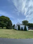 Cozy Farmhouse Retreat, Climb lighthouse, Acres to explore, Dogs ok, Amenities!