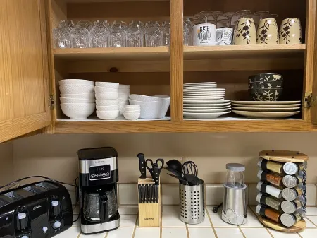 Spacious cabin with AC, private lake, hot tub, movie room