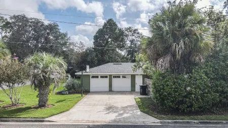 Spacious Pool Home 3 Miles to UF!