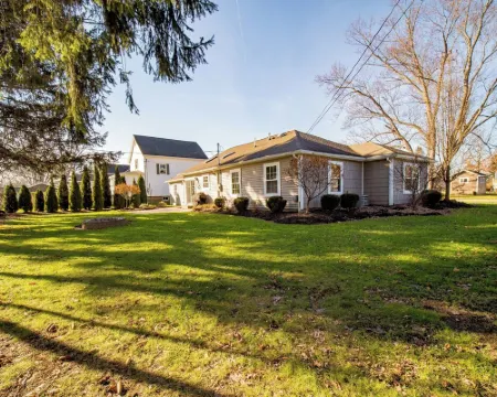 New! Charming Home in the Heart of Bemus Point, Lake Chautauqua, NY Hotele w: Ellery